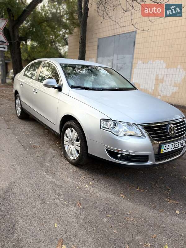 Седан Volkswagen Passat 2008 в Киеве
