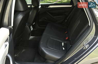 Седан Volkswagen Passat 2012 в 