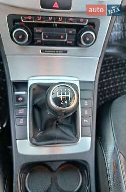 Универсал Volkswagen Passat 2011 в 