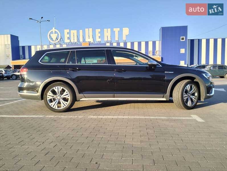 Универсал Volkswagen Passat 2016 в Киеве фото 5 Универсал Volkswagen Passat 2016 в Киеве