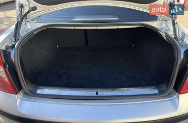 Седан Volkswagen Passat 2002 в  фото 10 Седан Volkswagen Passat 2002 в