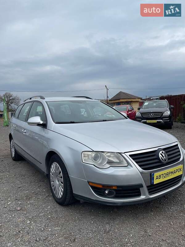 Універсал Volkswagen Passat 2009 в Ужгороді