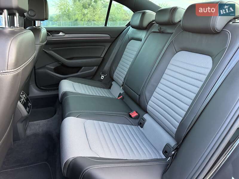 Седан Volkswagen Passat 2018 в Чернівцях