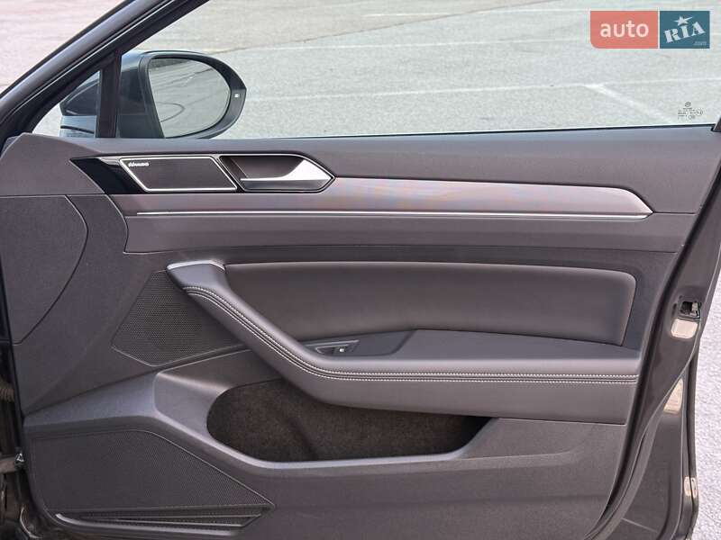 Седан Volkswagen Passat 2018 в Чернівцях