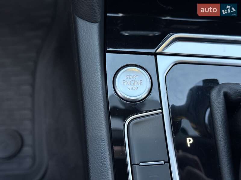 Седан Volkswagen Passat 2018 в Чернівцях