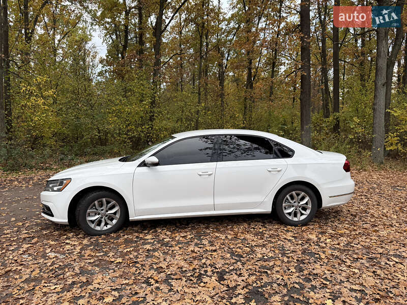 Седан Volkswagen Passat 2018 в Киеве