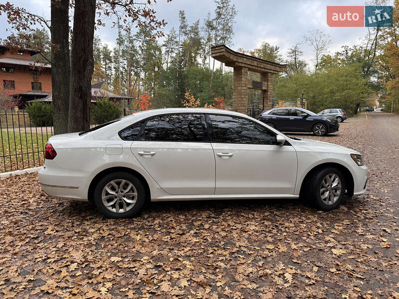 Седан Volkswagen Passat 2018 в Киеве