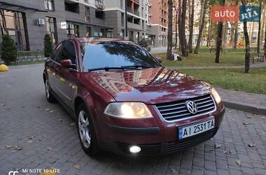 Седан Volkswagen Passat 2002 в Києві