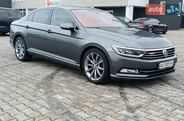 Седан Volkswagen Passat 2015 в  фото 2 Седан Volkswagen Passat 2015 в