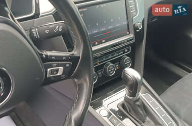 Седан Volkswagen Passat 2015 в  фото 28 Седан Volkswagen Passat 2015 в