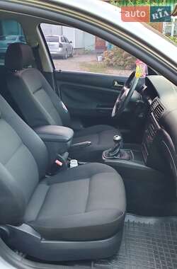 Седан Volkswagen Passat 2003 в  фото 23 Седан Volkswagen Passat 2003 в