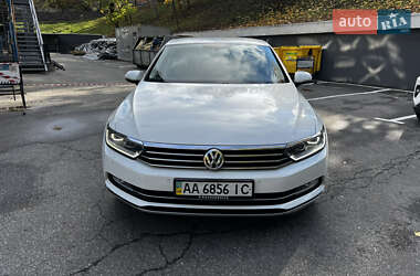 Седан Volkswagen Passat 2015 в Києві