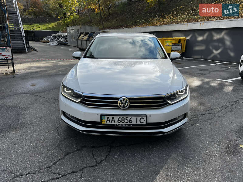 Седан Volkswagen Passat 2015 в Києві