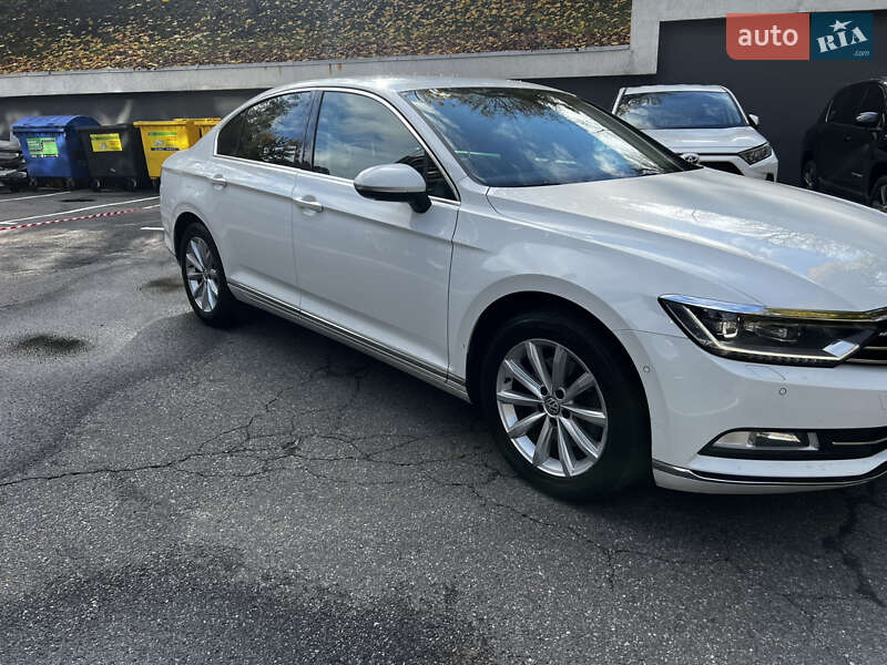 Седан Volkswagen Passat 2015 в Києві