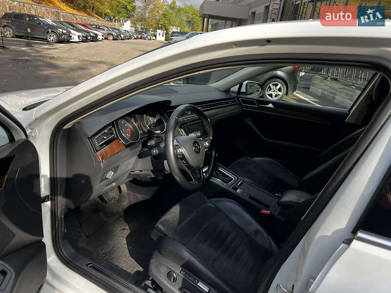 Седан Volkswagen Passat 2015 в Києві