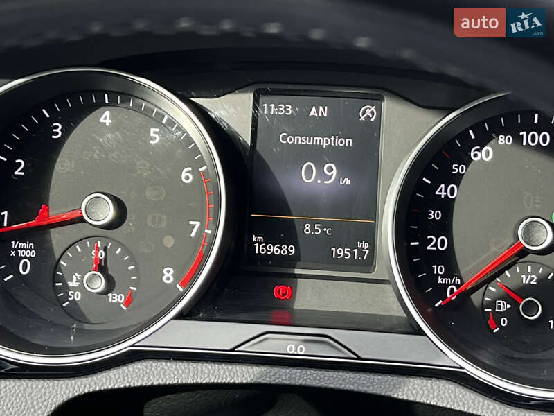 Седан Volkswagen Passat 2015 в Києві