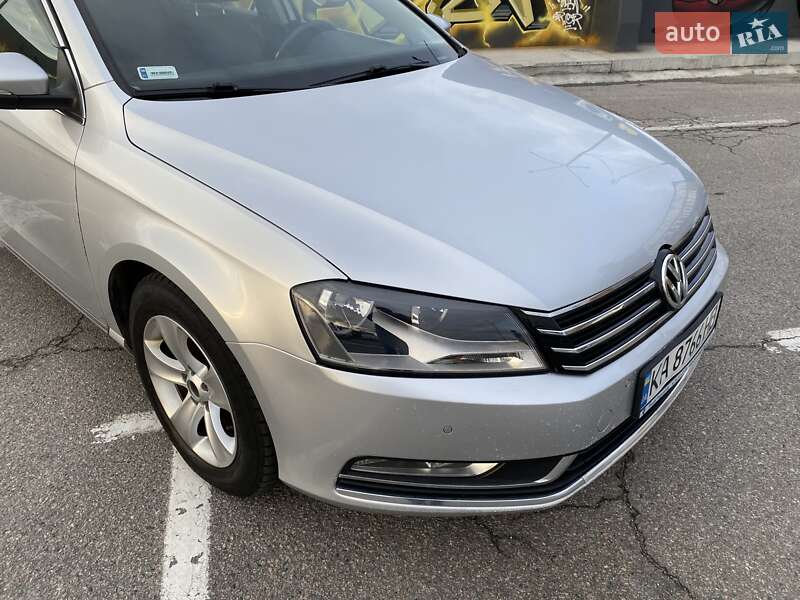 Седан Volkswagen Passat 2012 в Києві