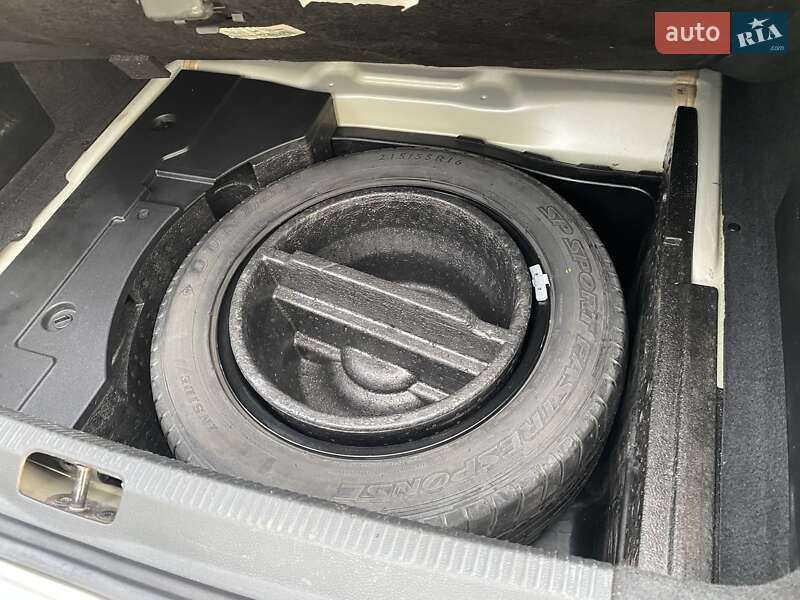 Седан Volkswagen Passat 2012 в Києві