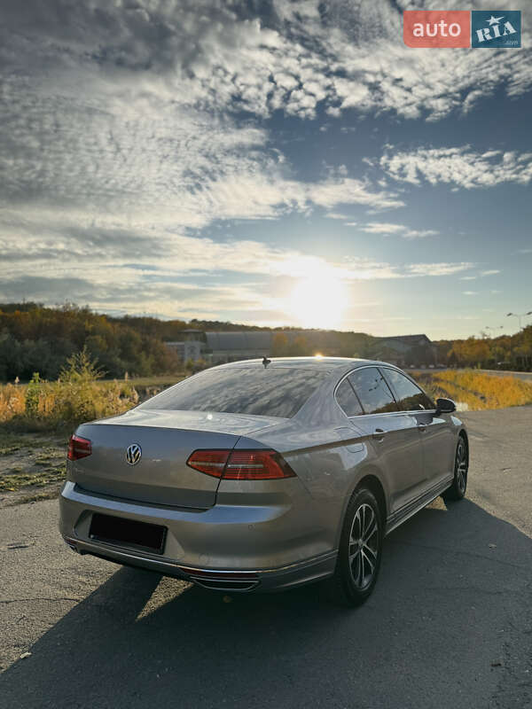 Седан Volkswagen Passat 2018 в Дніпрі