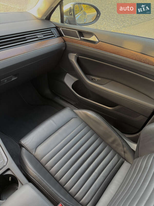 Седан Volkswagen Passat 2018 в Дніпрі