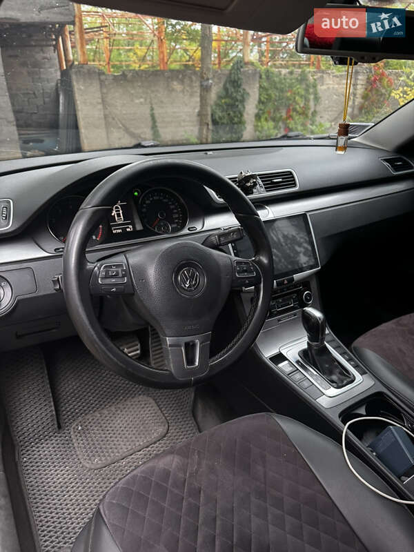 Седан Volkswagen Passat 2011 в Одессе