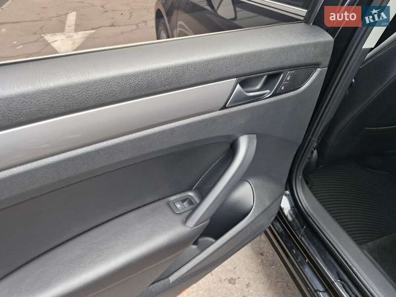 Седан Volkswagen Passat 2015 в Києві фото 18 Седан Volkswagen Passat 2015 в Києві