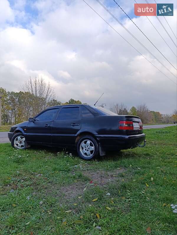 Седан Volkswagen Passat 1996 в Бердичеве