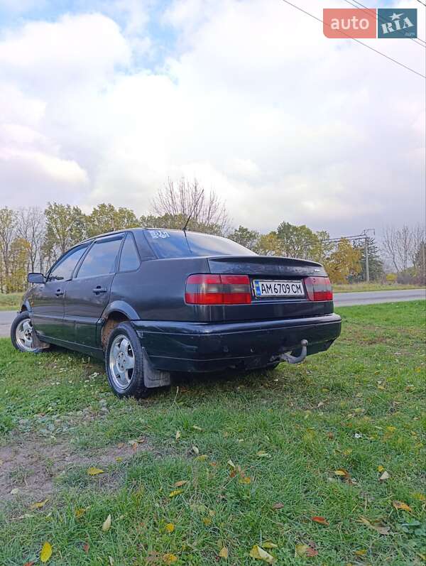 Седан Volkswagen Passat 1996 в Бердичеве