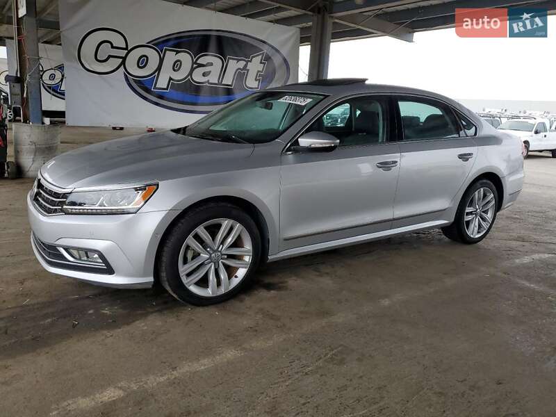 Седан Volkswagen Passat 2016 в Ивано-Франковске