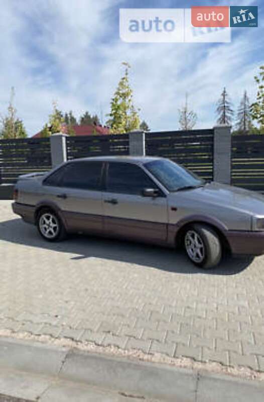 Седан Volkswagen Passat 1992 в Ананьїві