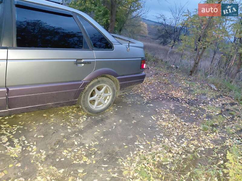 Седан Volkswagen Passat 1992 в Ананьїві