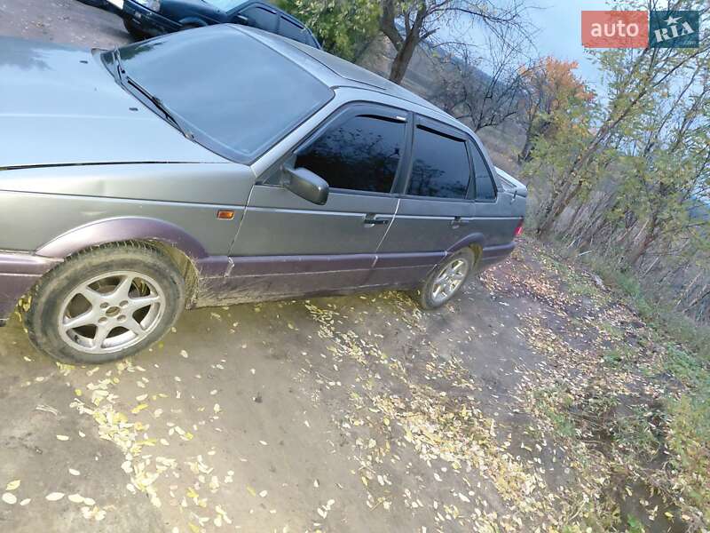 Седан Volkswagen Passat 1992 в Ананьїві