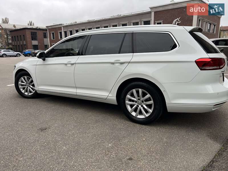 Універсал Volkswagen Passat 2015 в Києві