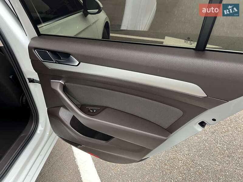 Універсал Volkswagen Passat 2015 в Києві