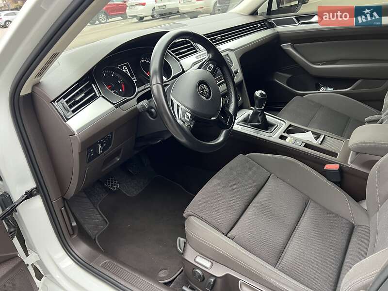 Універсал Volkswagen Passat 2015 в Києві