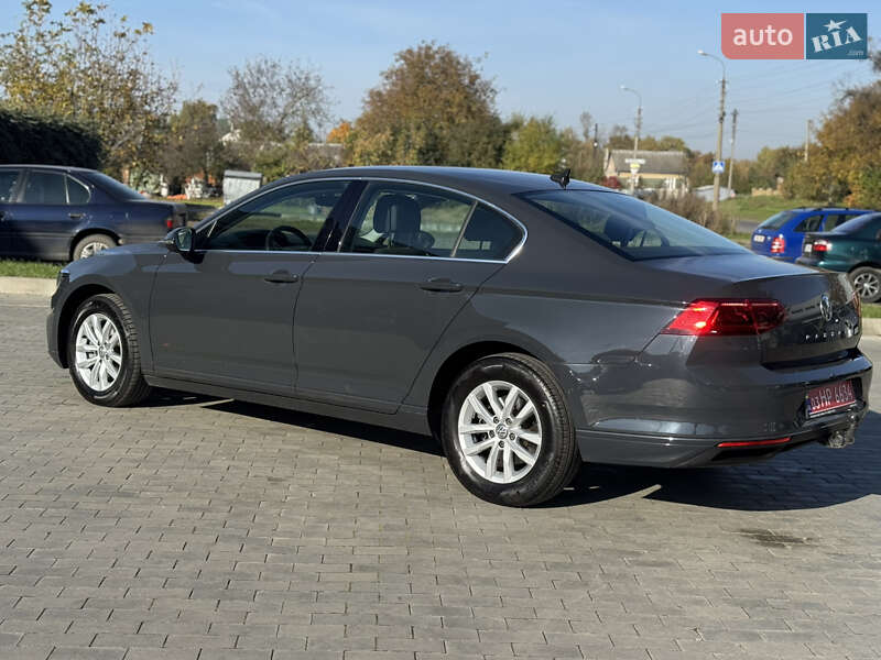 Седан Volkswagen Passat 2020 в Луцке