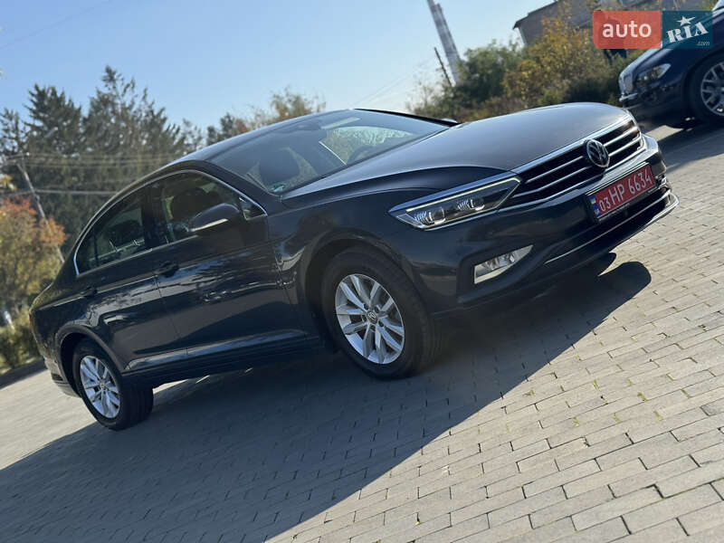 Седан Volkswagen Passat 2020 в Луцке