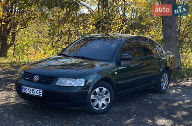 Седан Volkswagen Passat 1999 в 