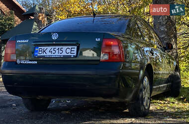 Седан Volkswagen Passat 1999 в 