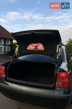Седан Volkswagen Passat 1999 в 