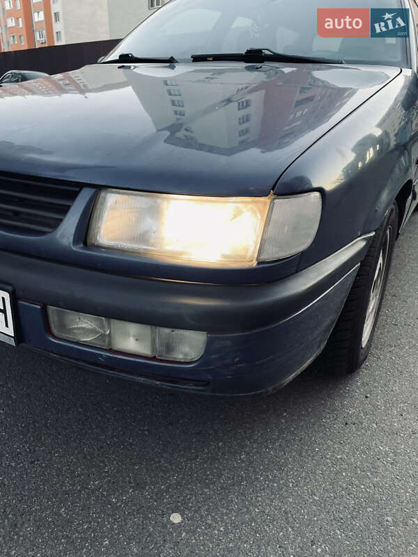 Універсал Volkswagen Passat 1995 в Києві