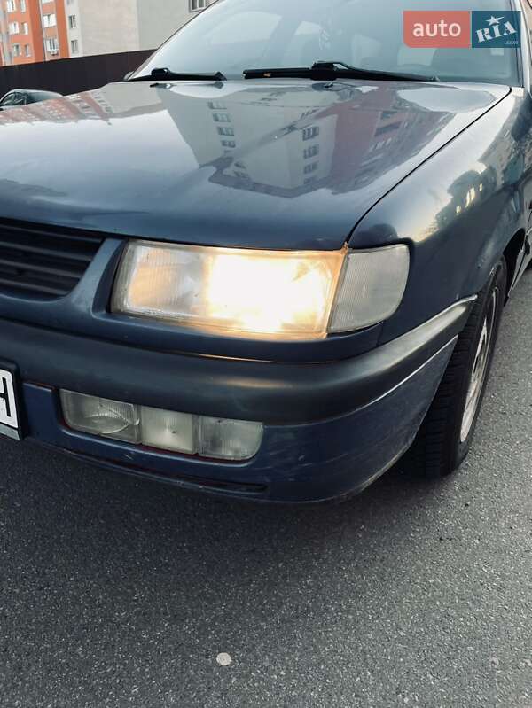 Універсал Volkswagen Passat 1995 в Києві