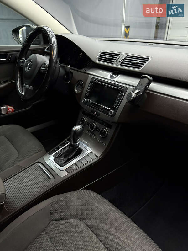 Універсал Volkswagen Passat 2012 в Чернівцях фото 29 Універсал Volkswagen Passat 2012 в Чернівцях