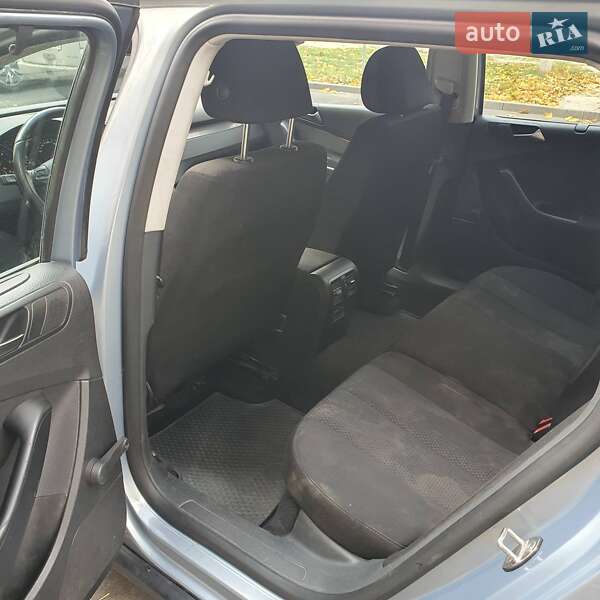 Универсал Volkswagen Passat 2010 в Днепре