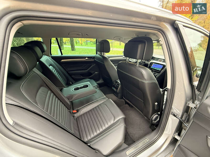 Универсал Volkswagen Passat 2020 в Киеве фото 21 Универсал Volkswagen Passat 2020 в Киеве
