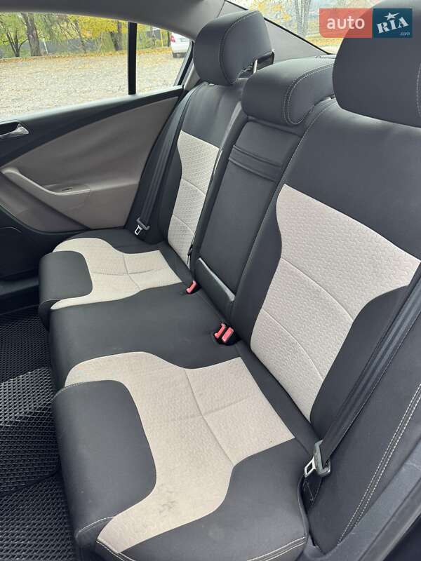 Седан Volkswagen Passat 2008 в Ужгороде