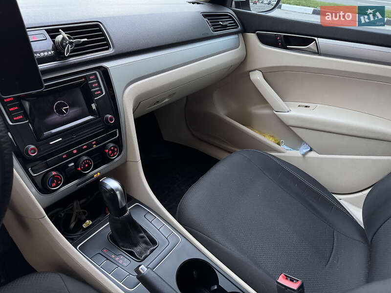 Седан Volkswagen Passat 2018 в Харькове