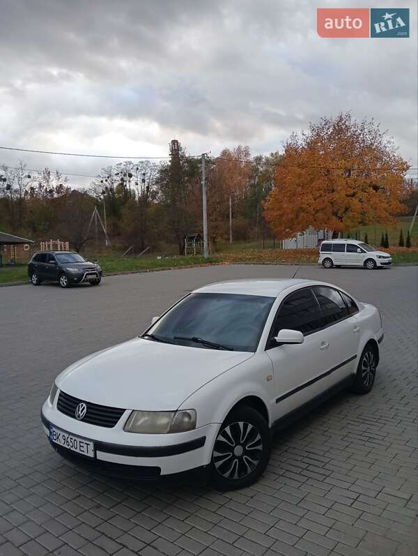 Седан Volkswagen Passat 1999 в Рівному