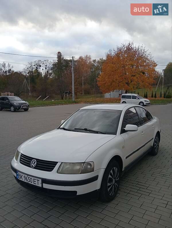 Седан Volkswagen Passat 1999 в Рівному