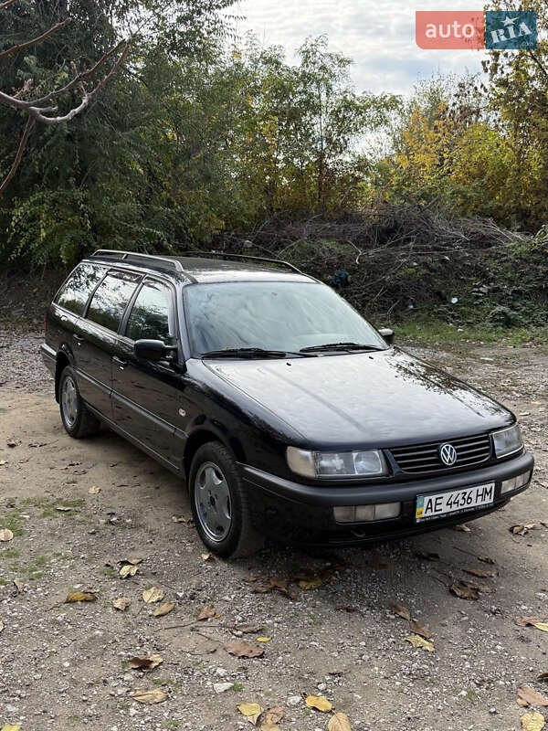 Универсал Volkswagen Passat 1996 в  фото Универсал Volkswagen Passat 1996 в